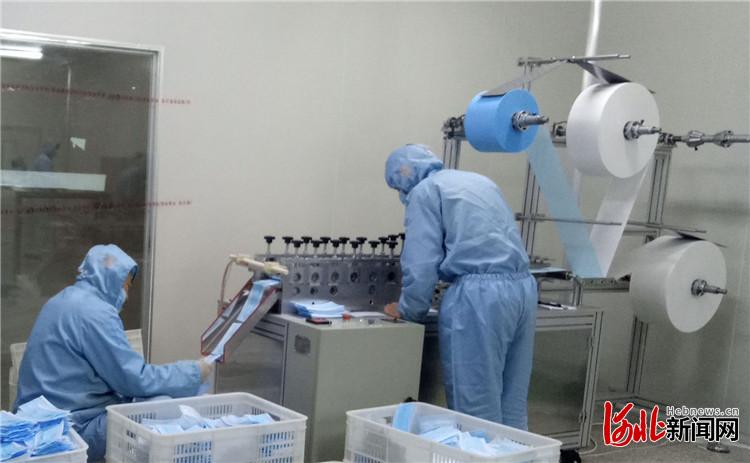 日產(chǎn)口罩30萬(wàn)只 河北三河市首家醫(yī)用口罩GMP車(chē)間生產(chǎn)線正式投產(chǎn)